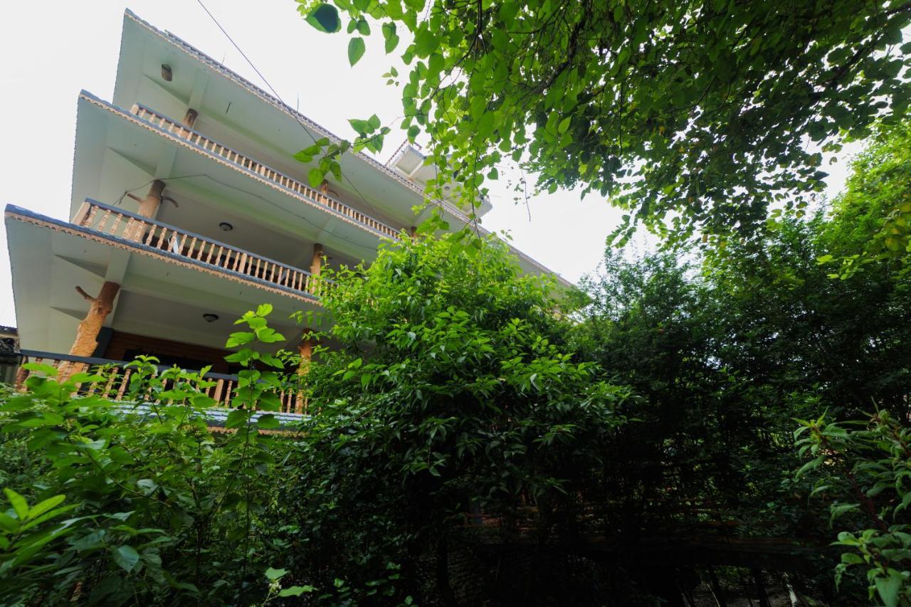 Chitwan Gaida Lodge - Animal Lovers & Birdwatchers Paradise Sauraha Buitenkant foto