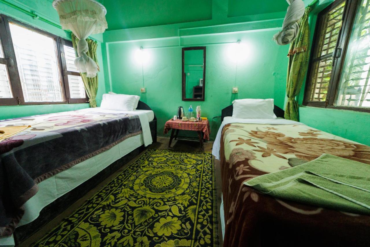 Chitwan Gaida Lodge - Animal Lovers & Birdwatchers Paradise Sauraha Buitenkant foto