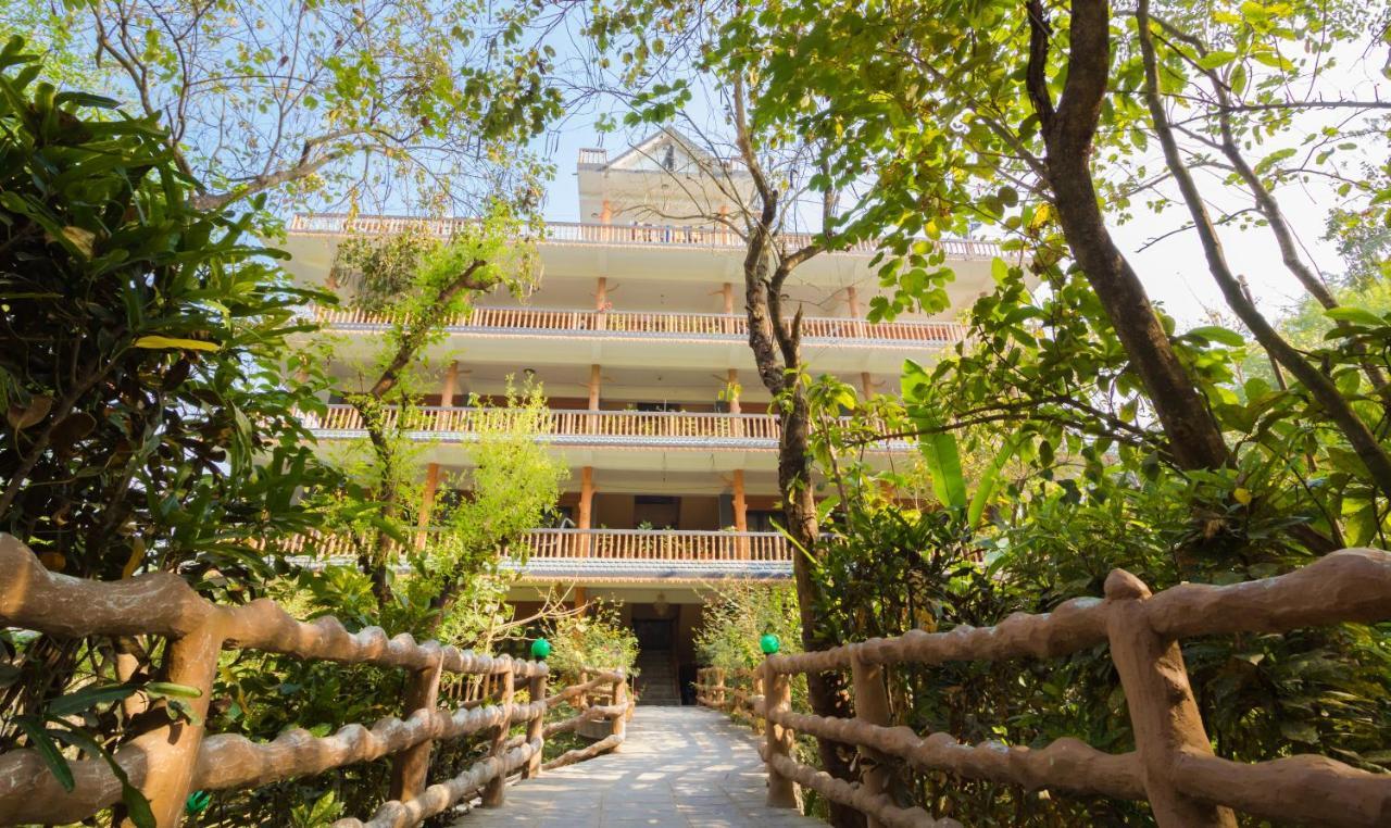 Chitwan Gaida Lodge - Animal Lovers & Birdwatchers Paradise Sauraha Buitenkant foto