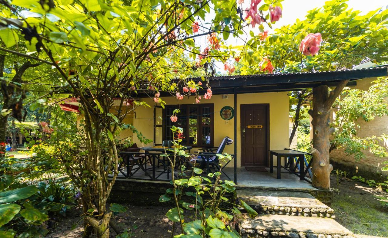 Chitwan Gaida Lodge - Animal Lovers & Birdwatchers Paradise Sauraha Buitenkant foto