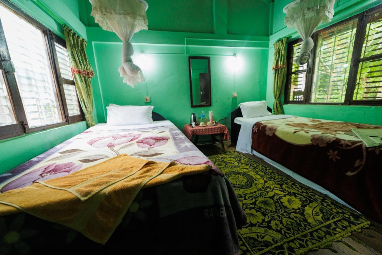 Chitwan Gaida Lodge - Animal Lovers & Birdwatchers Paradise Sauraha Buitenkant foto