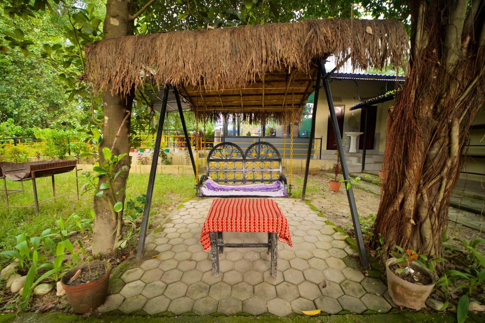Chitwan Gaida Lodge - Animal Lovers & Birdwatchers Paradise Sauraha Buitenkant foto