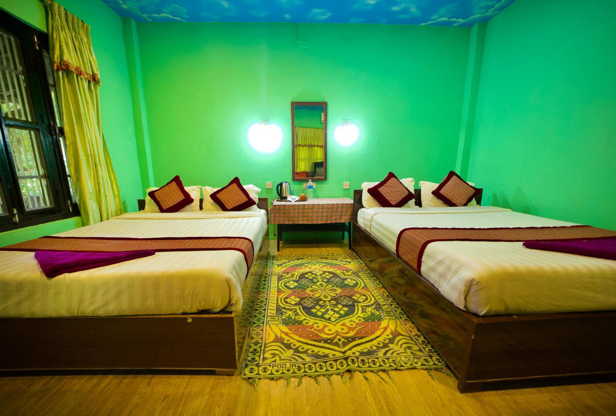 Chitwan Gaida Lodge - Animal Lovers & Birdwatchers Paradise Sauraha Buitenkant foto