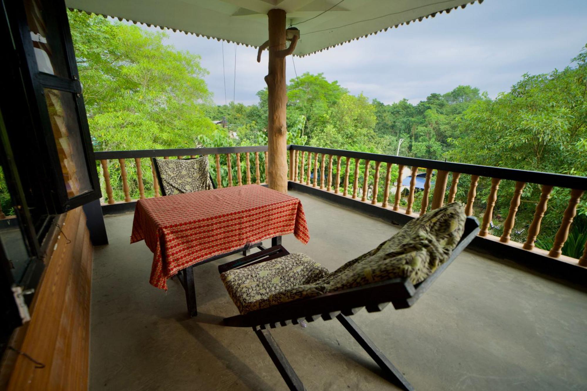 Chitwan Gaida Lodge - Animal Lovers & Birdwatchers Paradise Sauraha Buitenkant foto