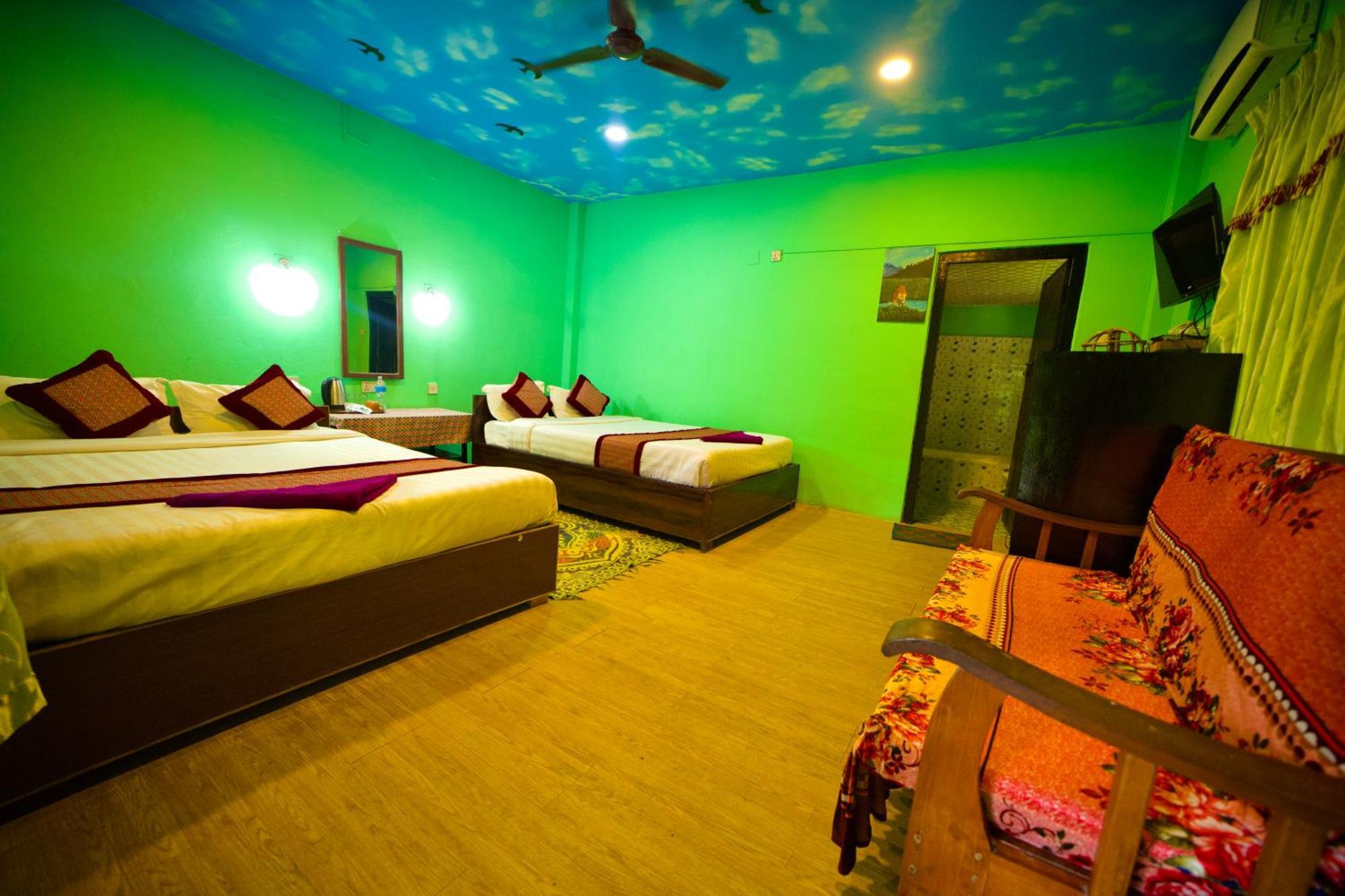 Chitwan Gaida Lodge - Animal Lovers & Birdwatchers Paradise Sauraha Buitenkant foto