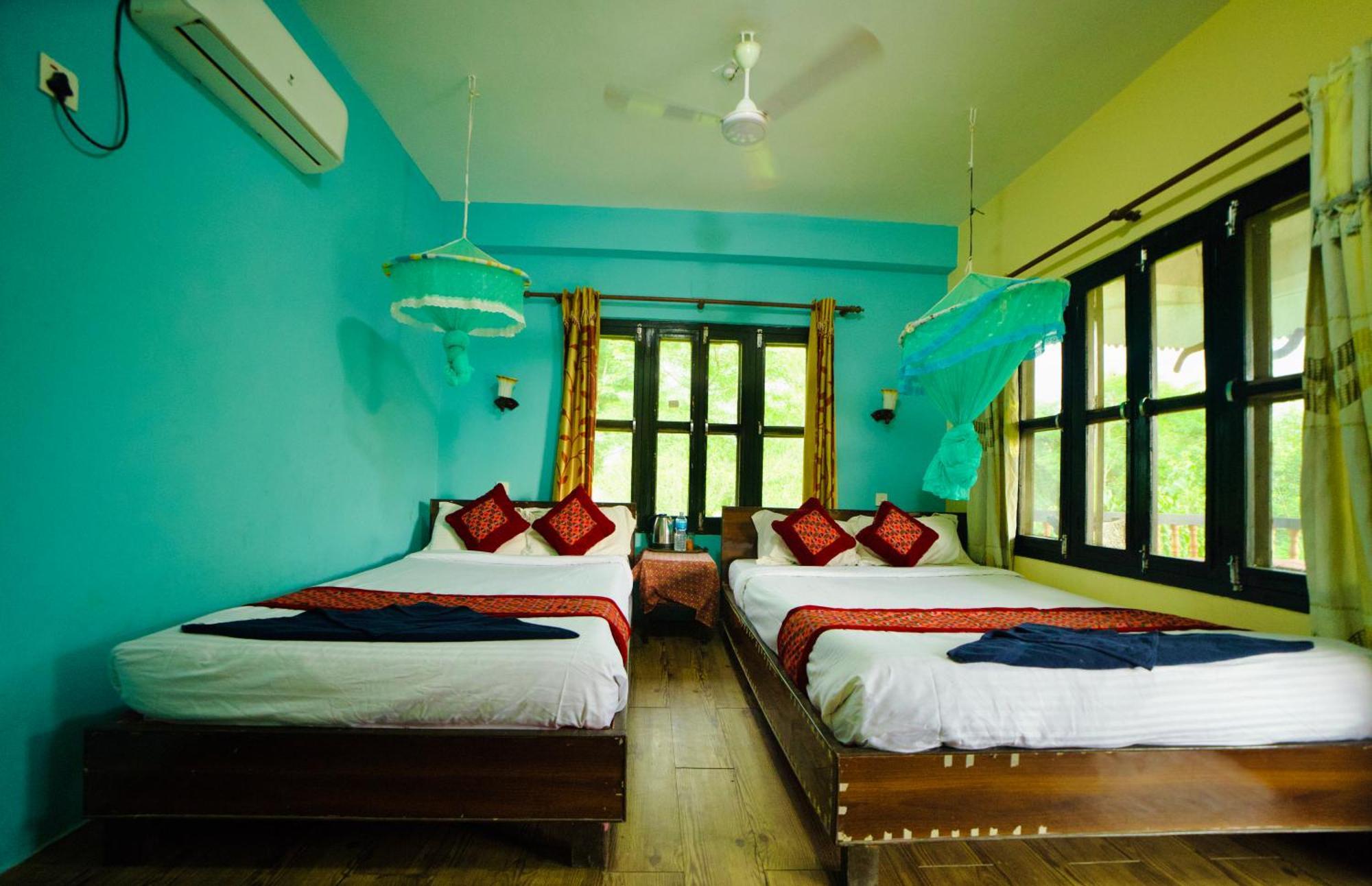Chitwan Gaida Lodge - Animal Lovers & Birdwatchers Paradise Sauraha Buitenkant foto