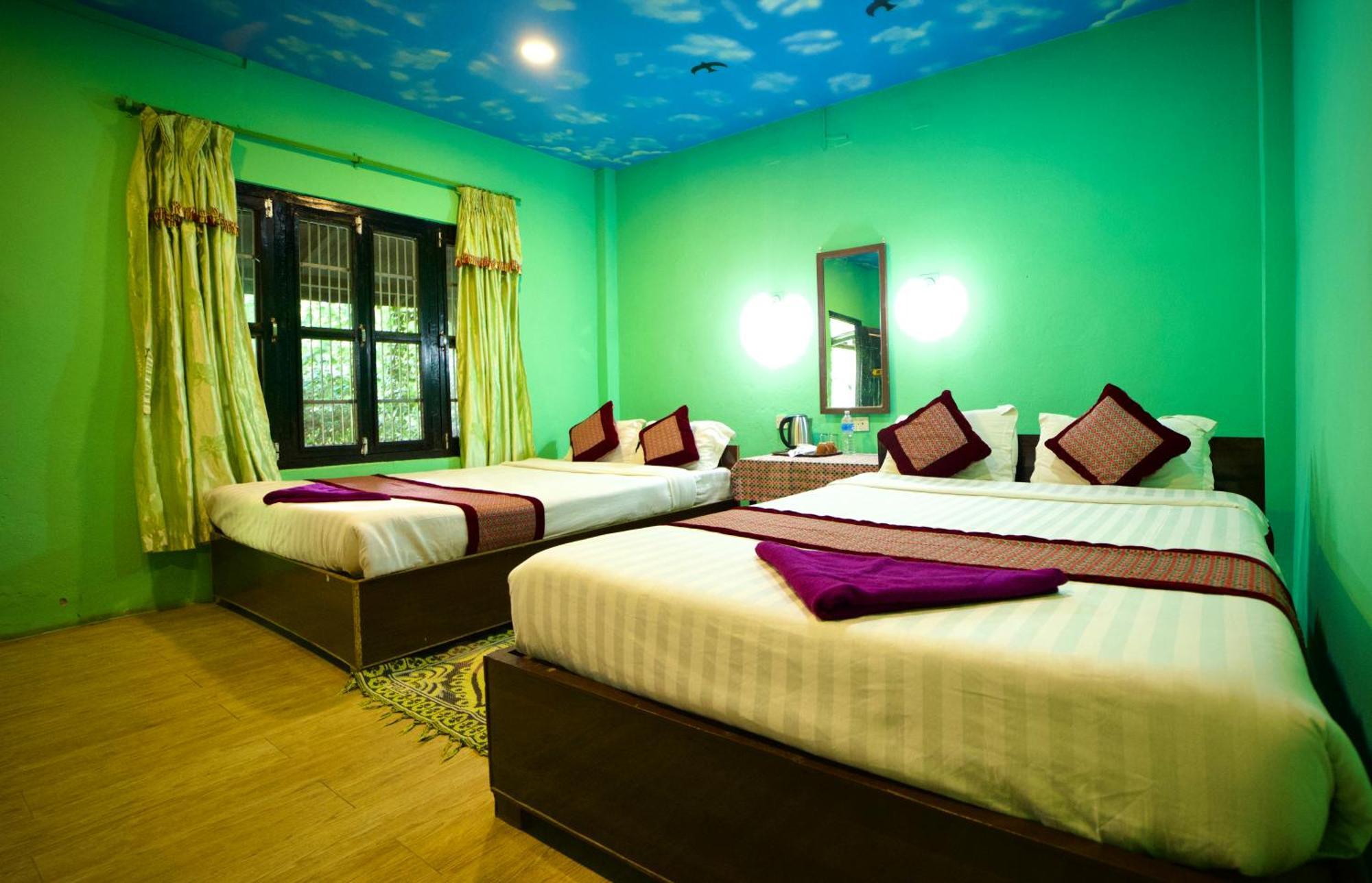 Chitwan Gaida Lodge - Animal Lovers & Birdwatchers Paradise Sauraha Buitenkant foto