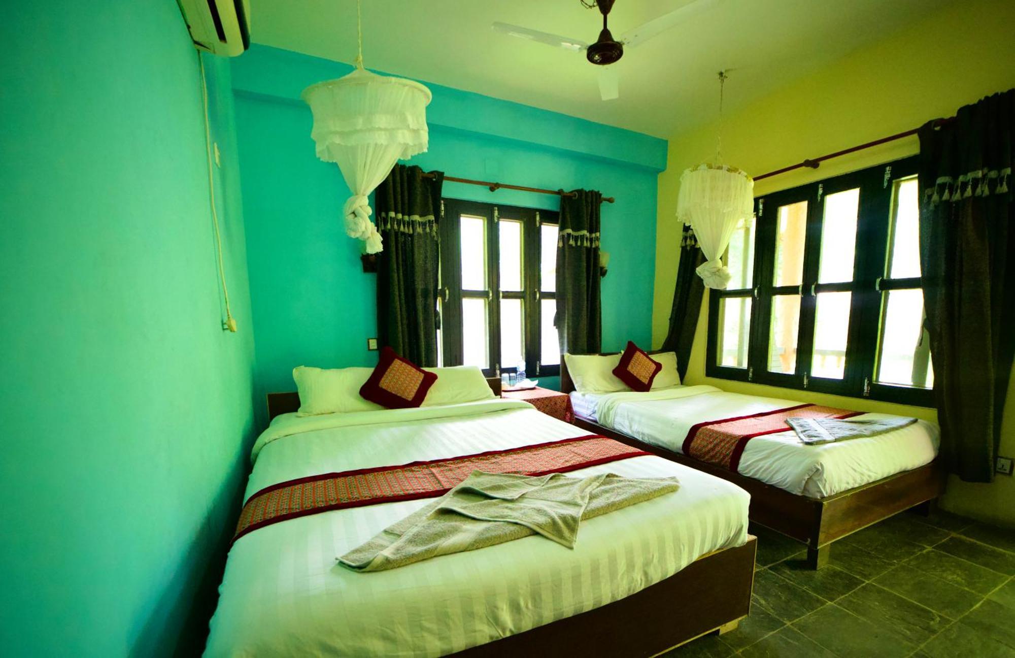 Chitwan Gaida Lodge - Animal Lovers & Birdwatchers Paradise Sauraha Buitenkant foto
