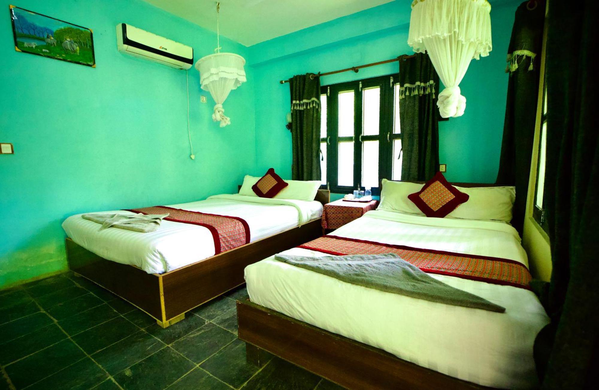 Chitwan Gaida Lodge - Animal Lovers & Birdwatchers Paradise Sauraha Buitenkant foto