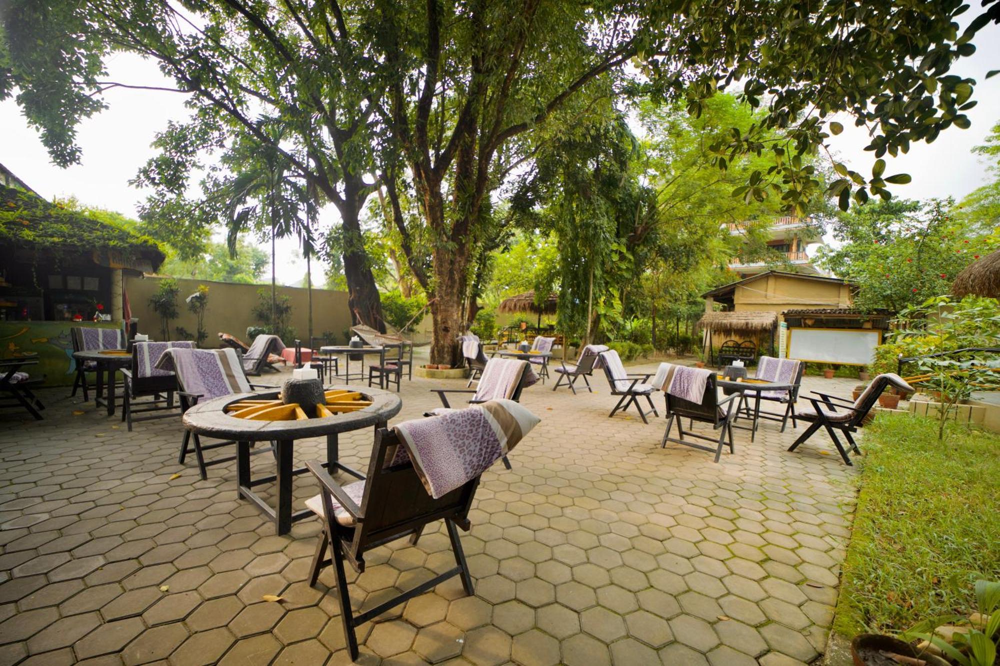 Chitwan Gaida Lodge - Animal Lovers & Birdwatchers Paradise Sauraha Buitenkant foto