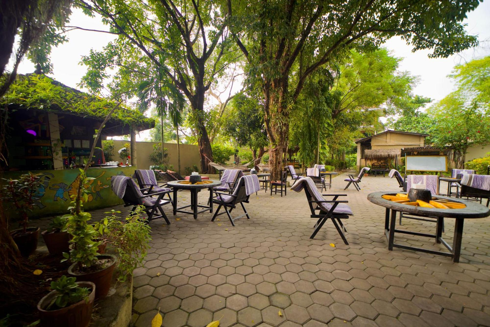 Chitwan Gaida Lodge - Animal Lovers & Birdwatchers Paradise Sauraha Buitenkant foto