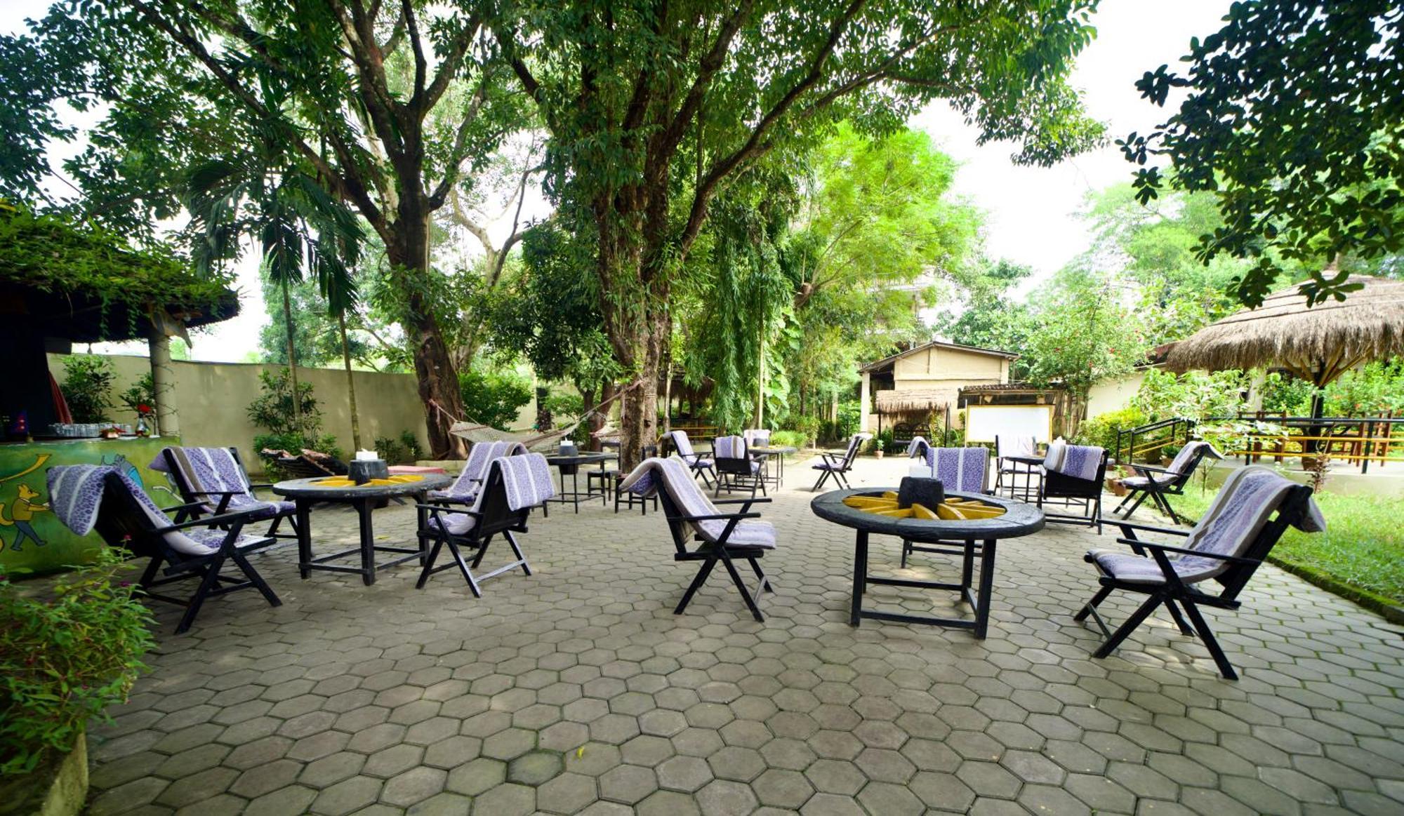 Chitwan Gaida Lodge - Animal Lovers & Birdwatchers Paradise Sauraha Buitenkant foto